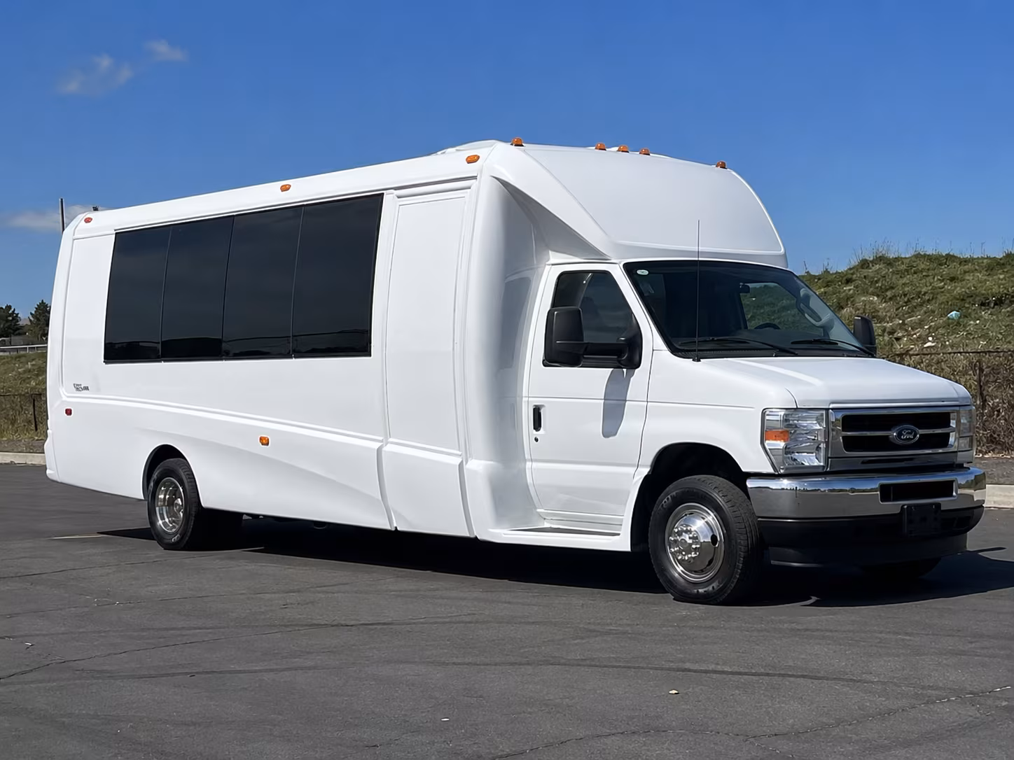 18 Passenger Party Bus Exterior