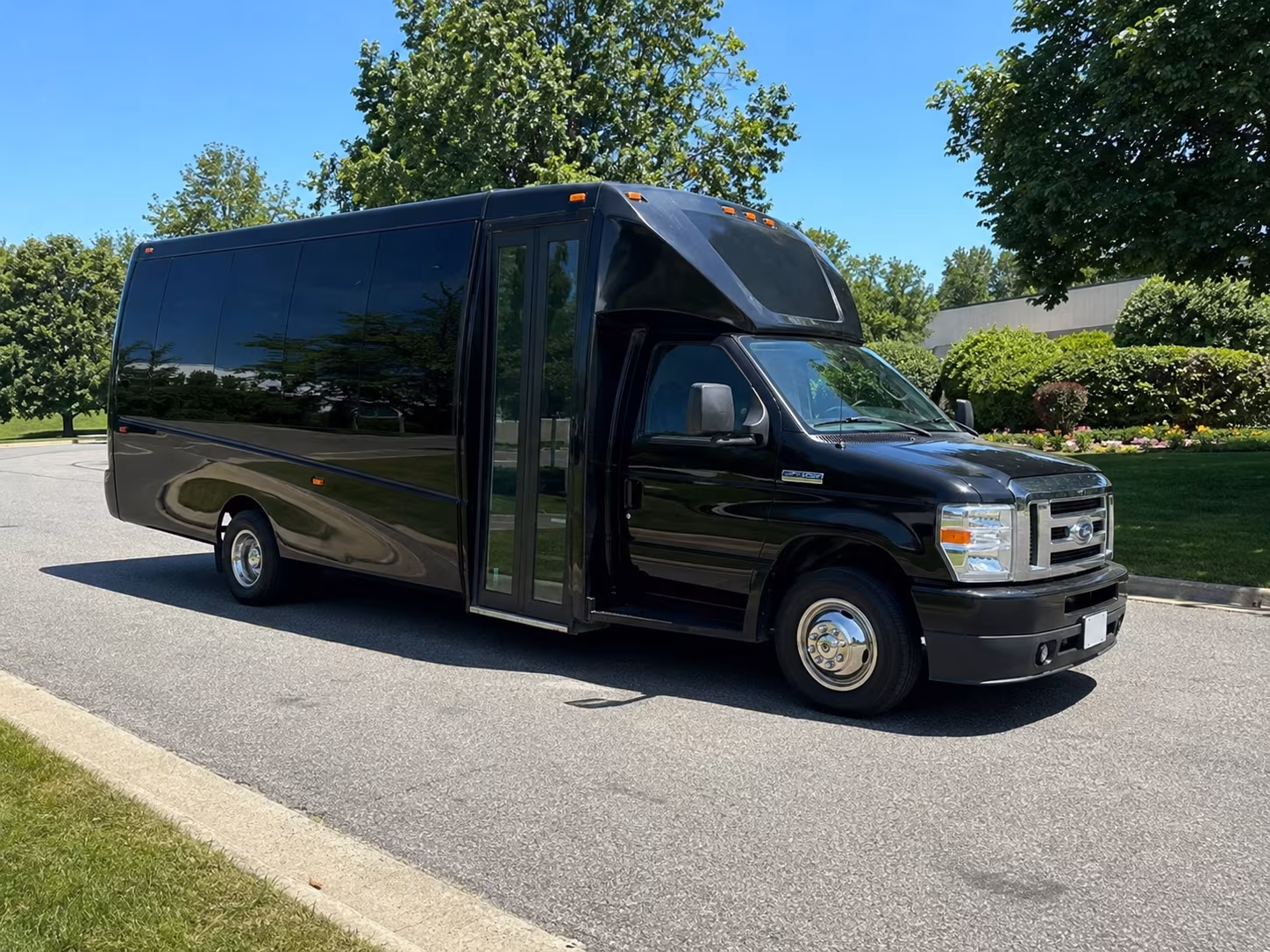 Shreveport Winery Tour & Pub Crawl Transportation party bus exterior